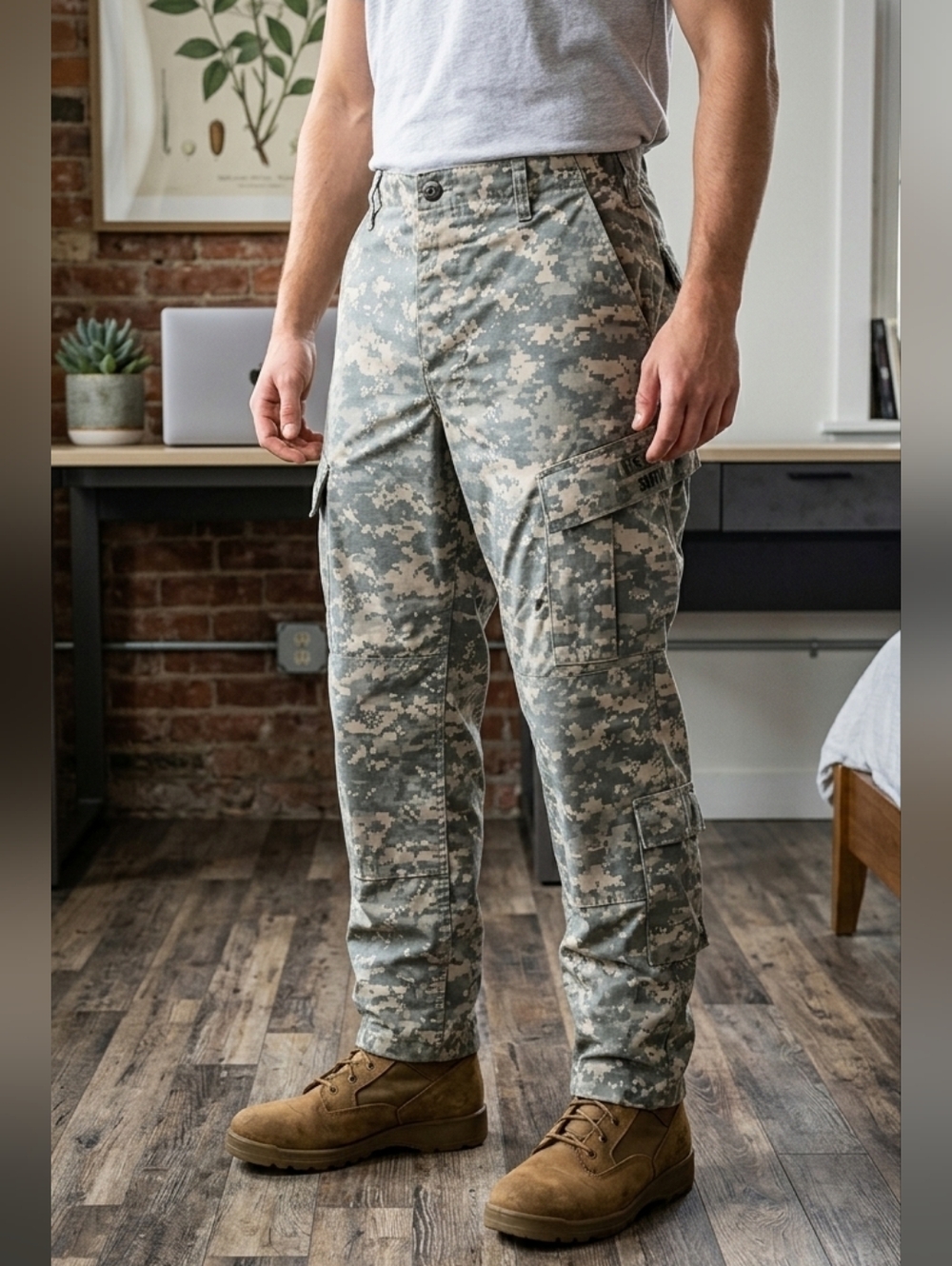​US Army ACU Digital Camo Combat Cargo Pants Mens 34x30 Vintage